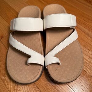 Vionic White Morgan Women's Cross Strap Orthotic Sandals Tor Loop Slip On Size 7